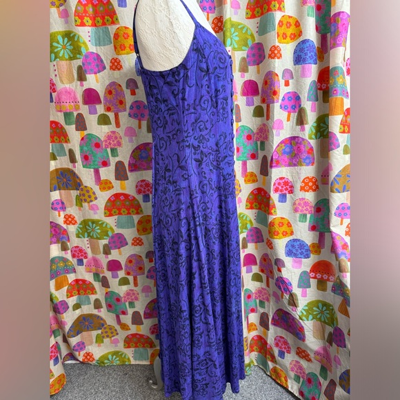 Serendipity Maui Spaghetti Strap Maxi Dress. Medium - Picture 4 of 10
